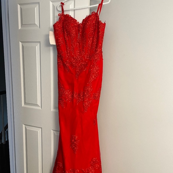 Red Mermaid Style Gown -Plus Free Surprise Gift 🎁 - Picture 11 of 16